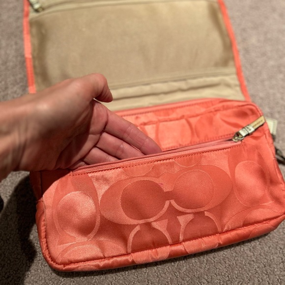 Coach makeup bag - Picture 5 of 6